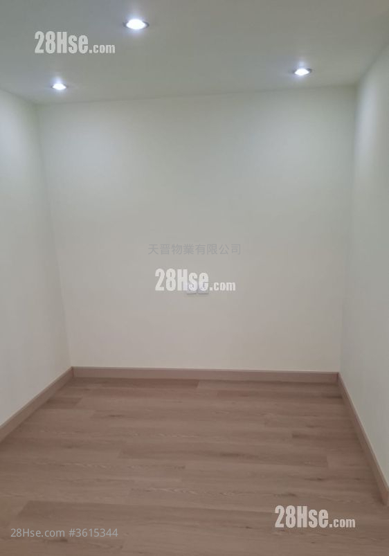 Kwong Yiu Mansion  Sell 3 Bedrooms , 1 Bathroom 574 ft² Kwong Yiu Mansion  Sell 3 Bedrooms , 1 Bathroom 574 ft²