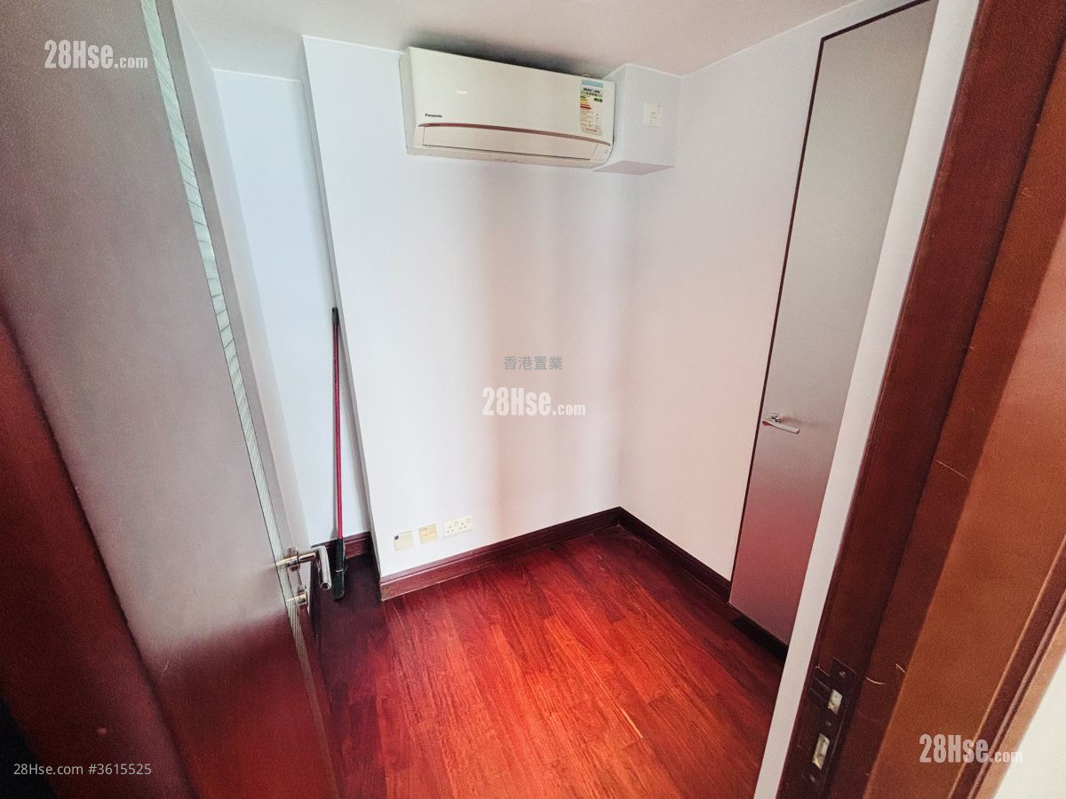 The Harbourside Rental 3 Bedrooms , 2 Bathrooms 1,049 ft² The Harbourside Rental 3 Bedrooms , 2 Bathrooms 1,049 ft²