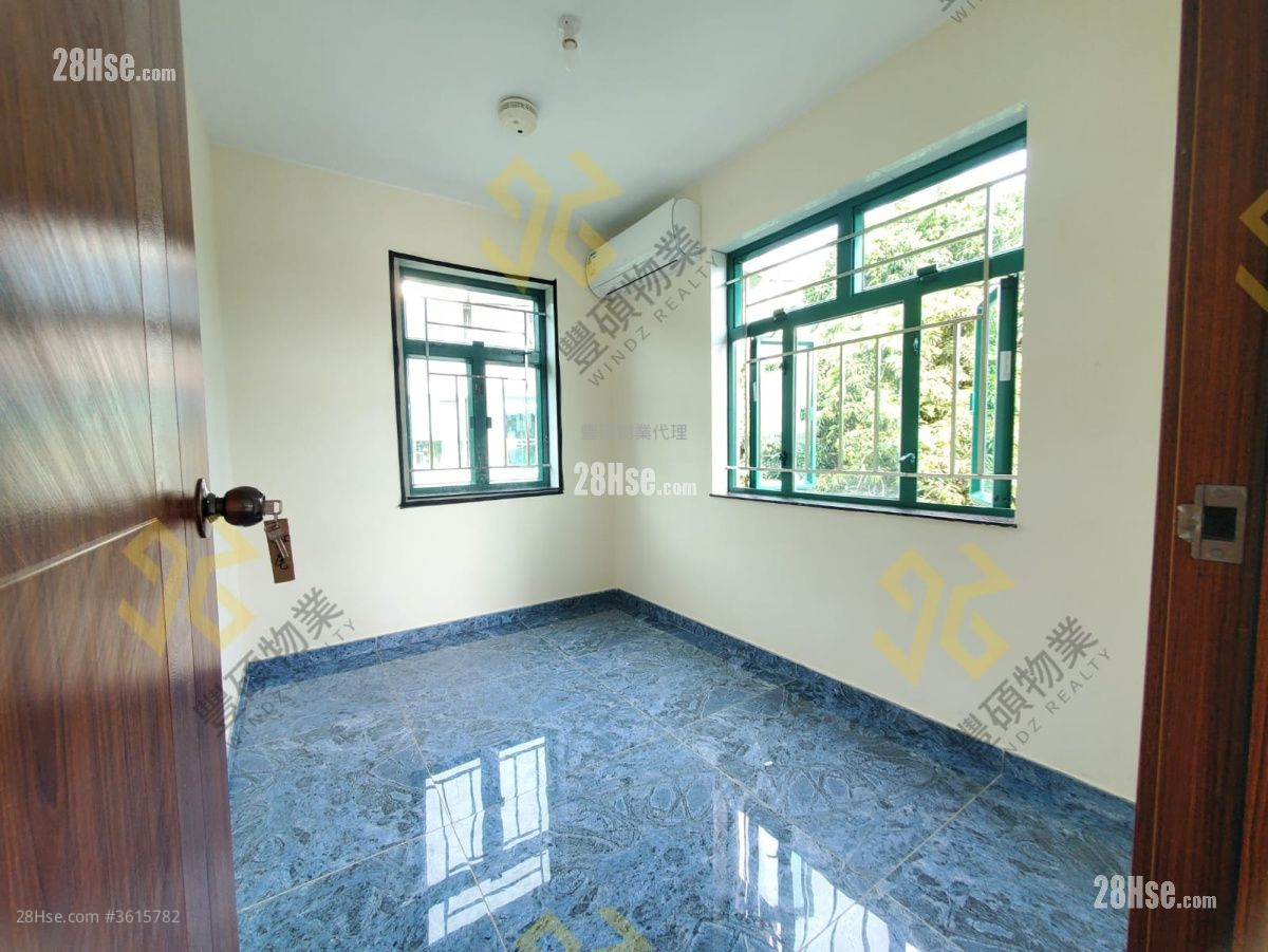 Village Rental 3 Bedrooms , 1 Bathroom 700 ft² Village Rental 3 Bedrooms , 1 Bathroom 700 ft²