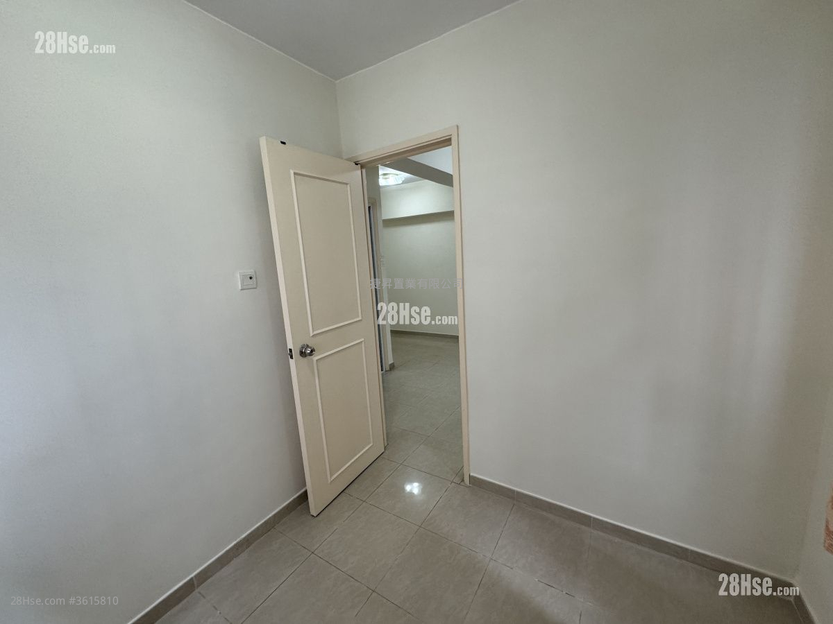 Loong King Mansion Sell 2 Bedrooms , 1 Bathroom 357 ft² Loong King Mansion Sell 2 Bedrooms , 1 Bathroom 357 ft²