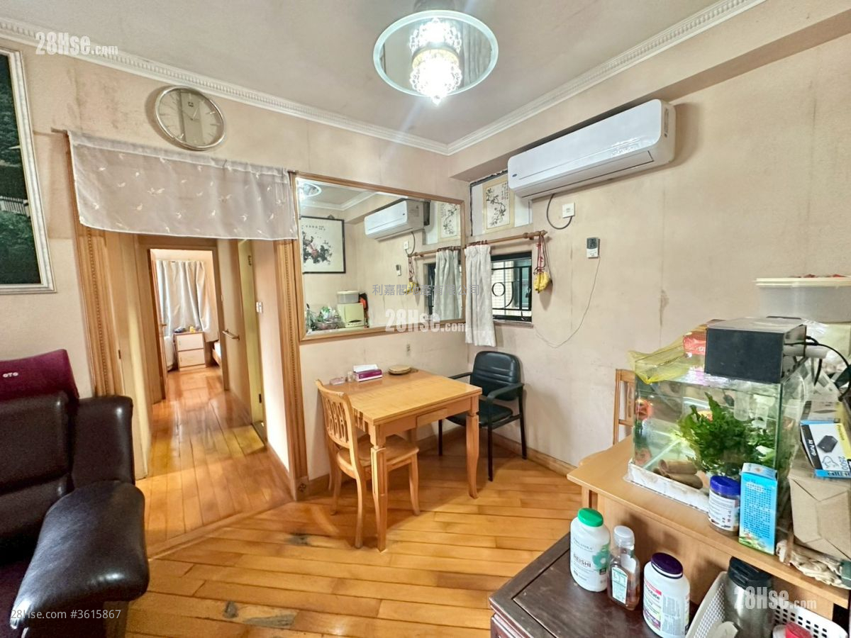 Park Royale Sell 3 Bedrooms , 1 Bathroom 553 ft² Park Royale Sell 3 Bedrooms , 1 Bathroom 553 ft²