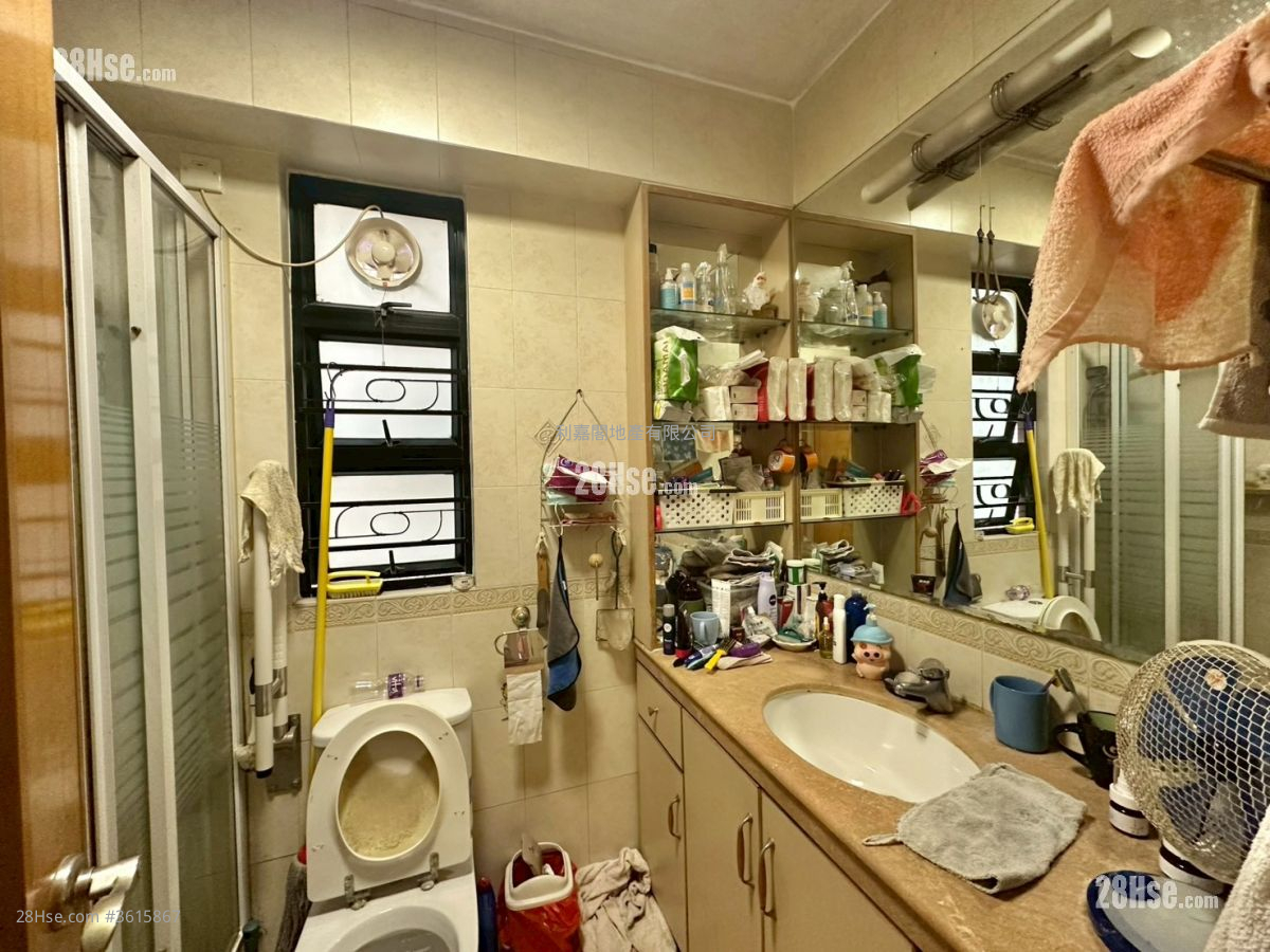 Park Royale Sell 3 Bedrooms , 1 Bathroom 553 ft² Park Royale Sell 3 Bedrooms , 1 Bathroom 553 ft²