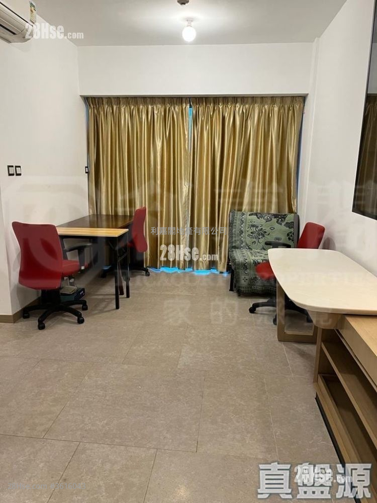 St Martin Sell 2 Bedrooms 456 ft² St Martin Sell 2 Bedrooms 456 ft²