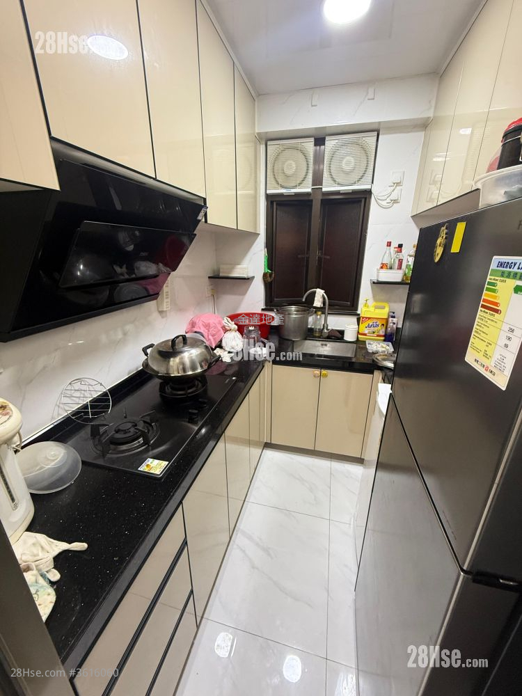 On Wo Gardens Sell 3 Bedrooms , 1 Bathroom 545 ft² On Wo Gardens Sell 3 Bedrooms , 1 Bathroom 545 ft²