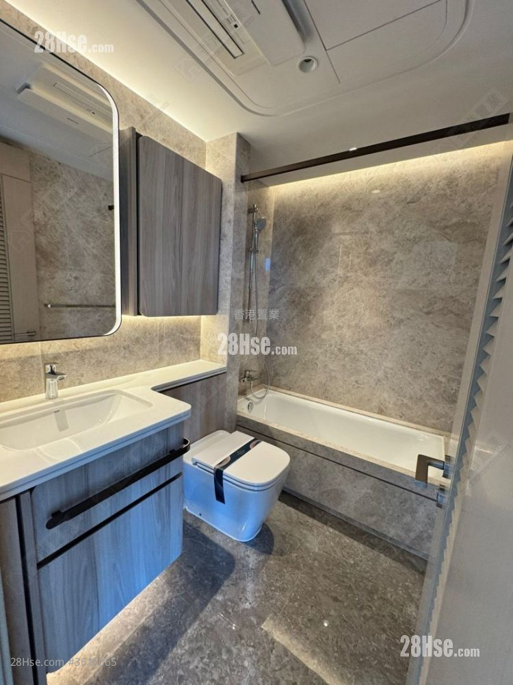 bathroom: The Southside Rental 3 Bedrooms , 2 Bathrooms 659 ft² bathroom: The Southside Rental 3 Bedrooms , 2 Bathrooms 659 ft²