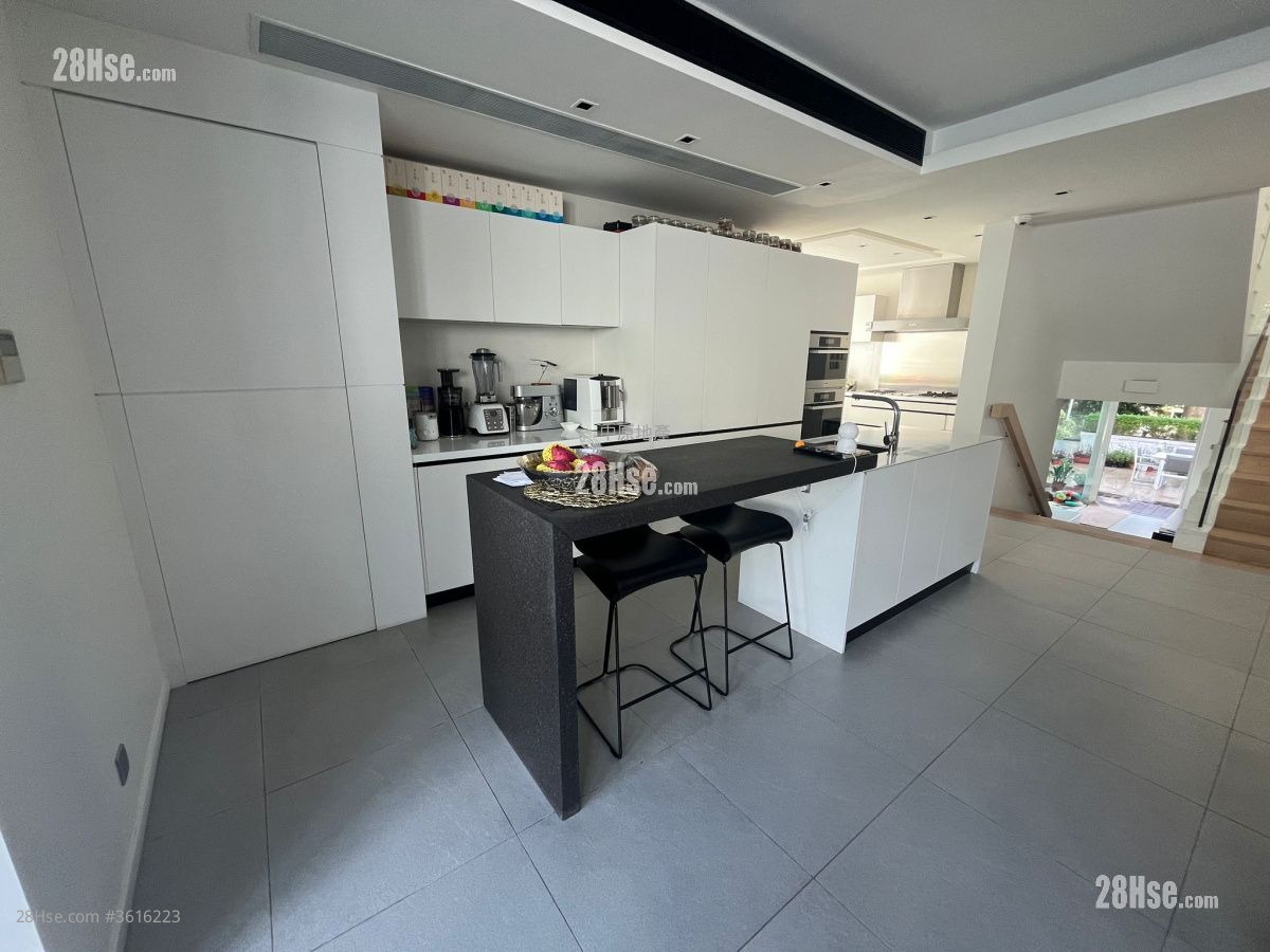 Hong Lok Yuen Sell 4 Bedrooms , 5+ Bathrooms 2,231 ft² Hong Lok Yuen Sell 4 Bedrooms , 5+ Bathrooms 2,231 ft²