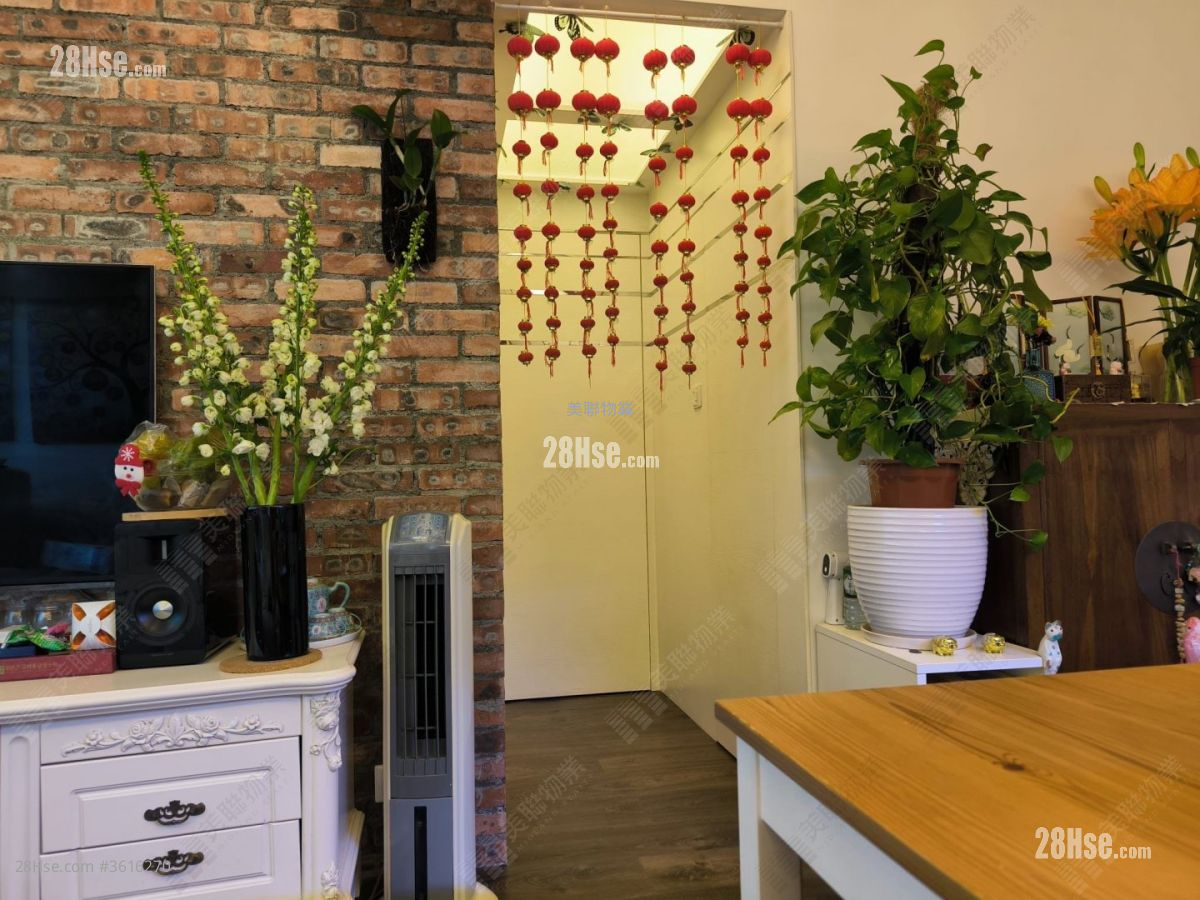 Tsuen Wan Centre Sell 3 Bedrooms , 1 Bathroom 515 ft² Tsuen Wan Centre Sell 3 Bedrooms , 1 Bathroom 515 ft²