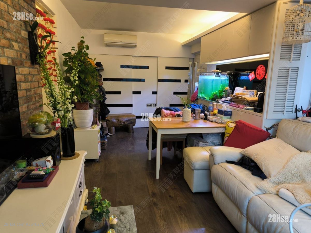 Tsuen Wan Centre Sell 3 Bedrooms , 1 Bathroom 515 ft² Tsuen Wan Centre Sell 3 Bedrooms , 1 Bathroom 515 ft²