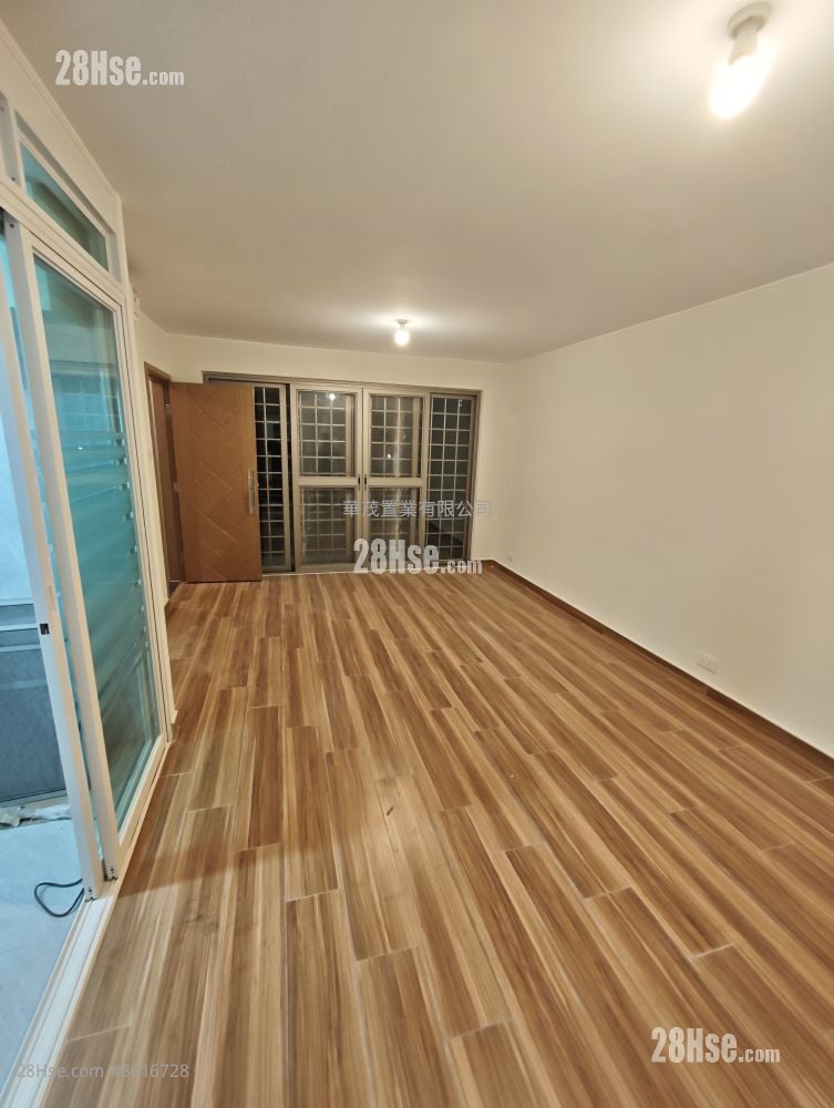 Village Rental 3 Bedrooms , 2 Bathrooms 700 ft² Village Rental 3 Bedrooms , 2 Bathrooms 700 ft²