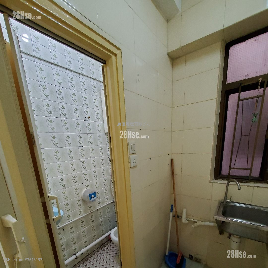 Kan Tong Building Rental 2 Bedrooms , 1 Bathroom 318 ft² Kan Tong Building Rental 2 Bedrooms , 1 Bathroom 318 ft²