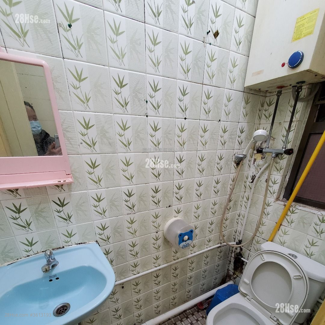 Kan Tong Building Rental 2 Bedrooms , 1 Bathroom 318 ft² Kan Tong Building Rental 2 Bedrooms , 1 Bathroom 318 ft²