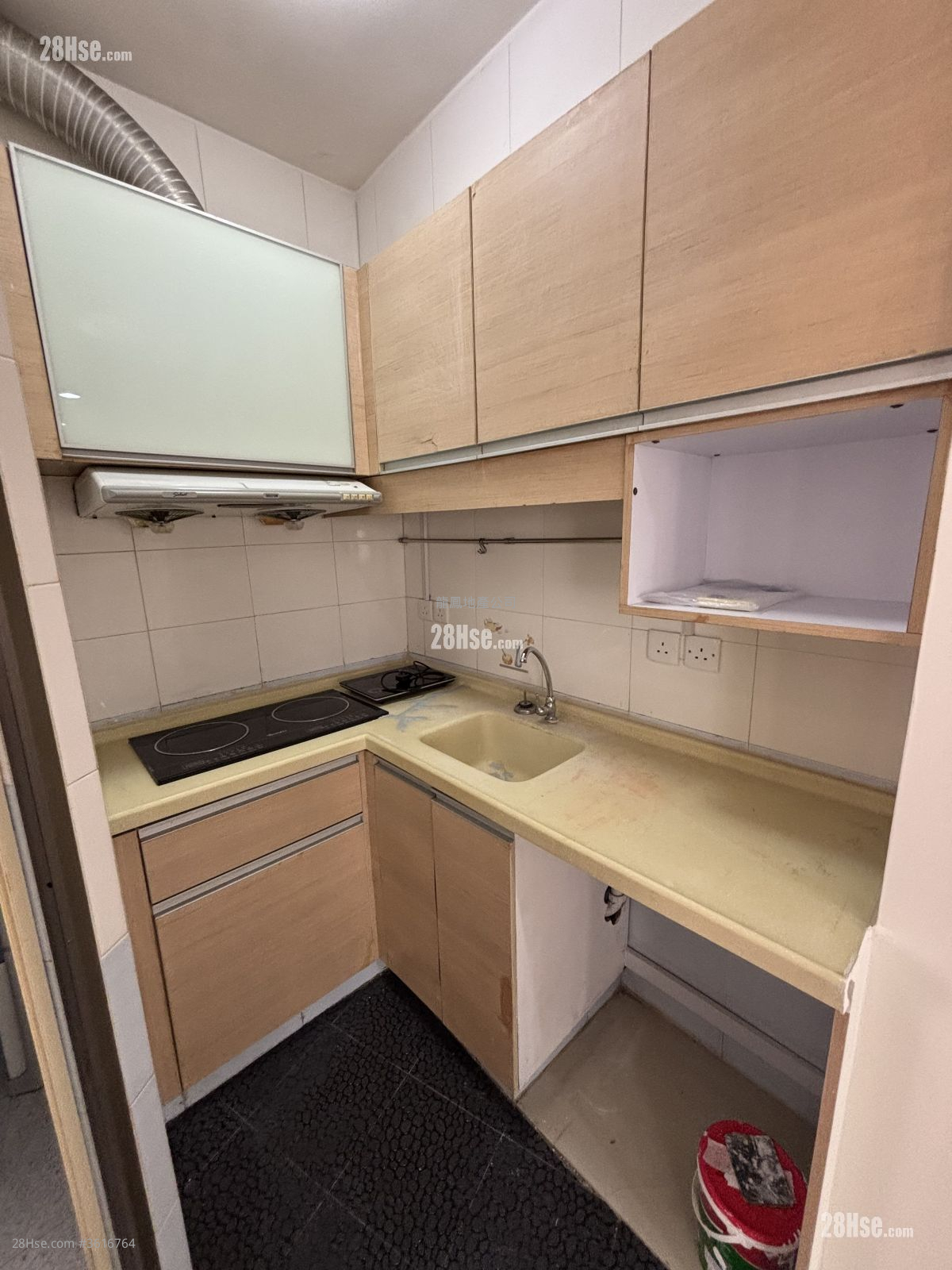 Cheong Fung Mansion Sell 2 Bedrooms , 1 Bathroom 353 ft² Cheong Fung Mansion Sell 2 Bedrooms , 1 Bathroom 353 ft²