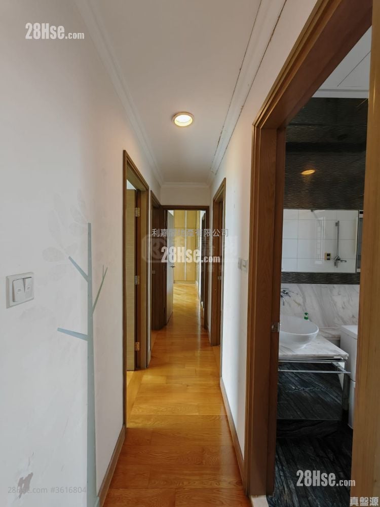 Yoho Midtown Sell 4 Bedrooms , 3 Bathrooms 948 ft²