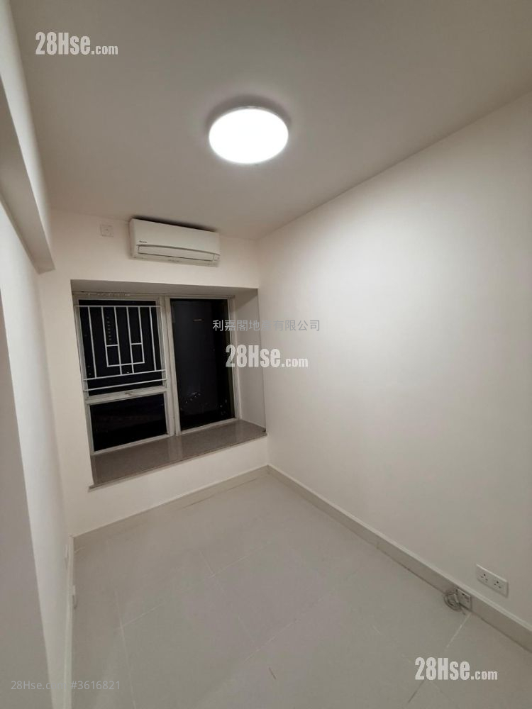 Le Prestige Rental 3 Bedrooms , 2 Bathrooms 728 ft² Le Prestige Rental 3 Bedrooms , 2 Bathrooms 728 ft²