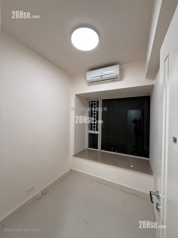 Le Prestige Rental 3 Bedrooms , 2 Bathrooms 728 ft² Le Prestige Rental 3 Bedrooms , 2 Bathrooms 728 ft²