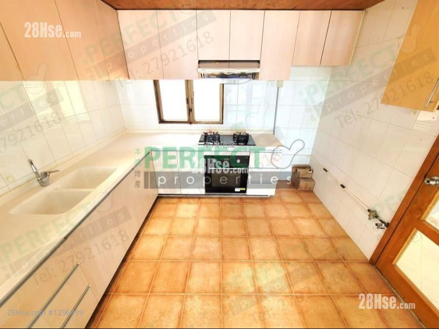 Violet Garden Rental 4 Bedrooms 1,450 ft² Violet Garden Rental 4 Bedrooms 1,450 ft²