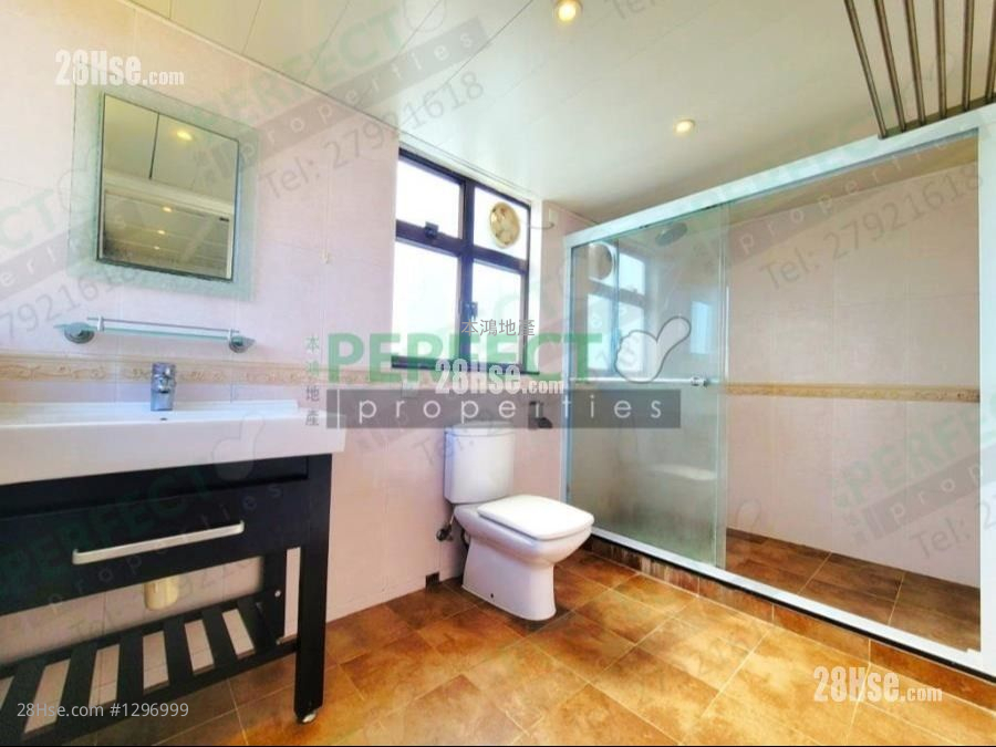 Violet Garden Rental 4 Bedrooms 1,450 ft² Violet Garden Rental 4 Bedrooms 1,450 ft²