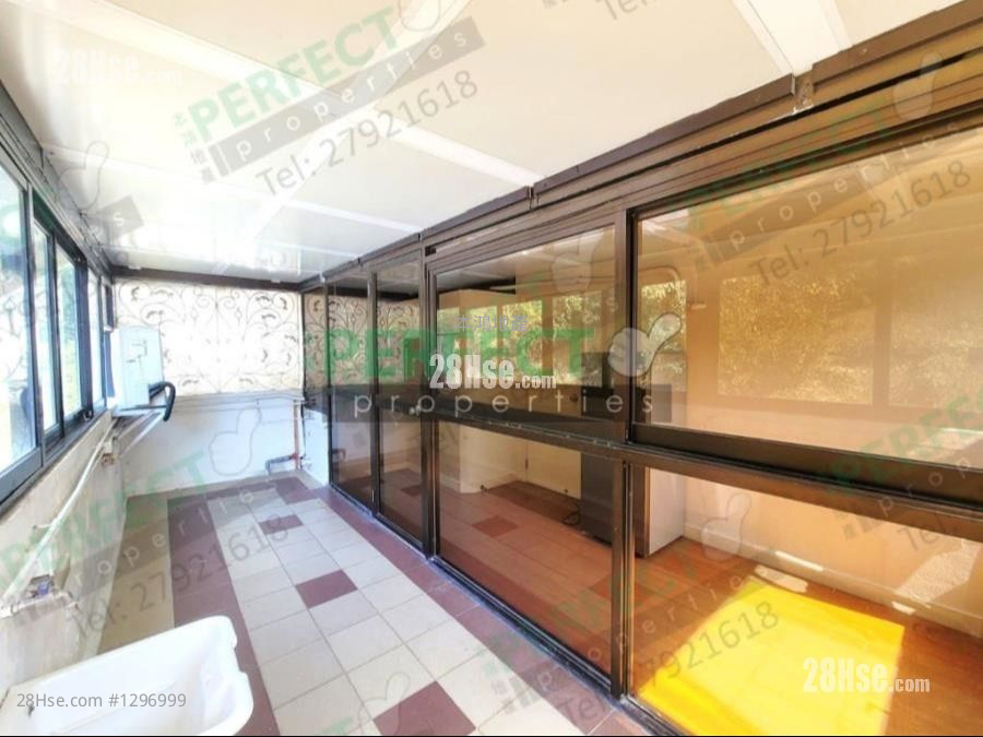 Violet Garden Rental 4 Bedrooms 1,450 ft² Violet Garden Rental 4 Bedrooms 1,450 ft²