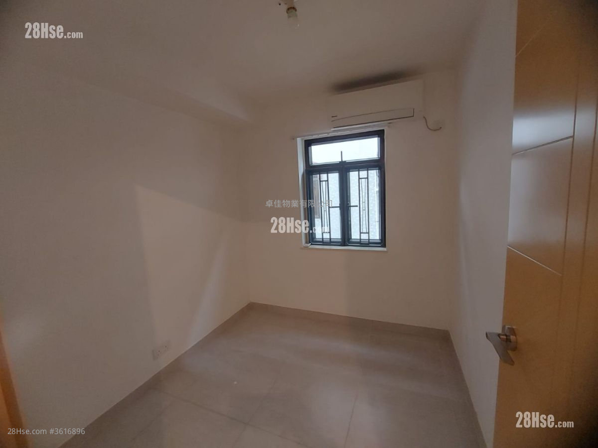 Village Rental 3 Bedrooms , 1 Bathroom 700 ft² Village Rental 3 Bedrooms , 1 Bathroom 700 ft²