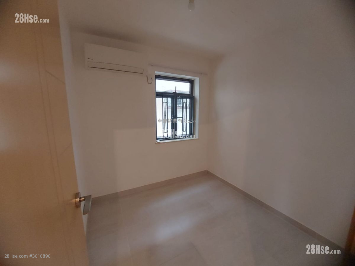 Village Rental 3 Bedrooms , 1 Bathroom 700 ft² Village Rental 3 Bedrooms , 1 Bathroom 700 ft²