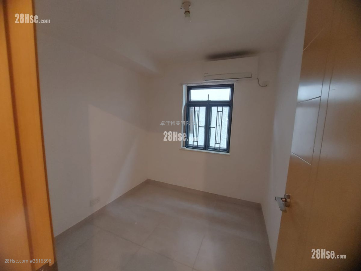 Village Rental 3 Bedrooms , 1 Bathroom 700 ft² Village Rental 3 Bedrooms , 1 Bathroom 700 ft²