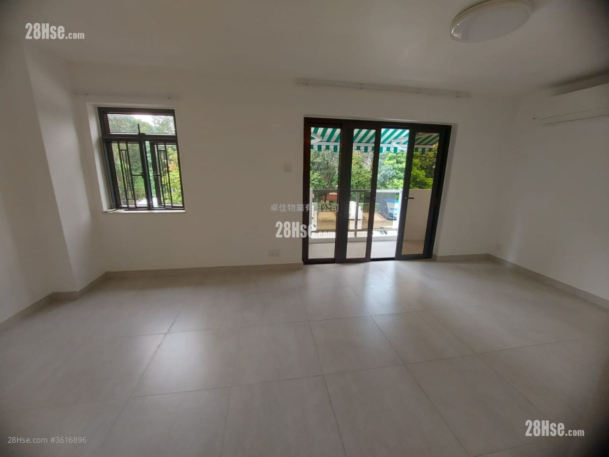 Village Rental 3 Bedrooms , 1 Bathroom 700 ft² Village Rental 3 Bedrooms , 1 Bathroom 700 ft²