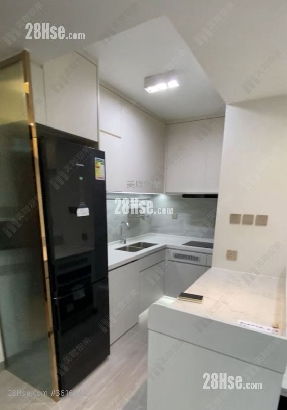 Park Royale Rental 3 Bedrooms , 2 Bathrooms 656 ft² Park Royale Rental 3 Bedrooms , 2 Bathrooms 656 ft²