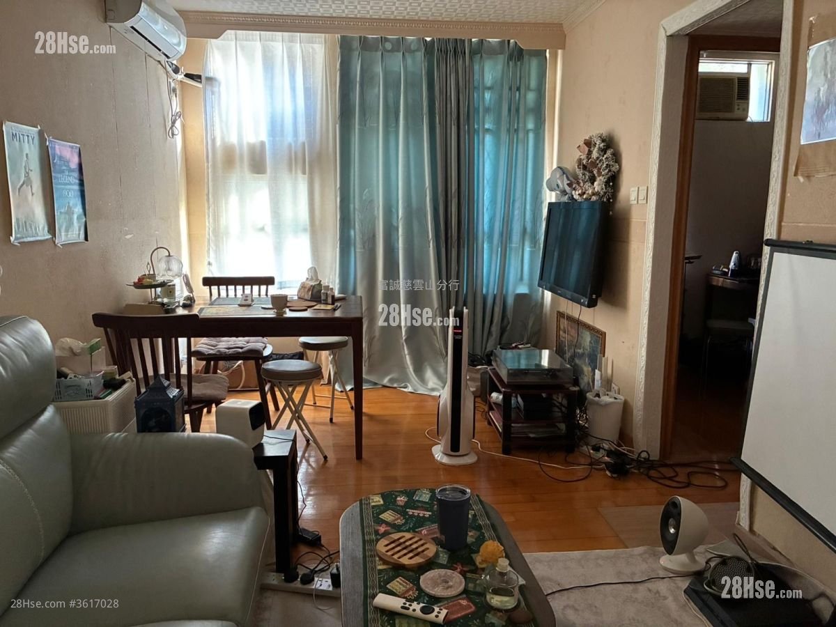 Tsz Oi Court Sell 3 Bedrooms , 2 Bathrooms 650 ft²