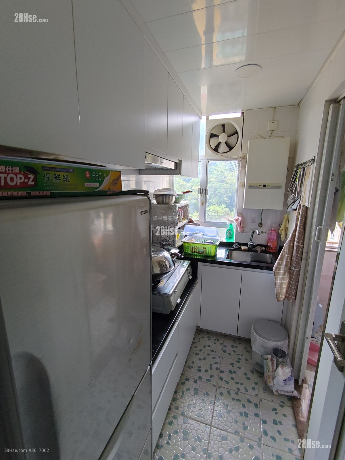 Hong Wah Court Rental 2 Bedrooms , 1 Bathroom 423 ft² Hong Wah Court Rental 2 Bedrooms , 1 Bathroom 423 ft²