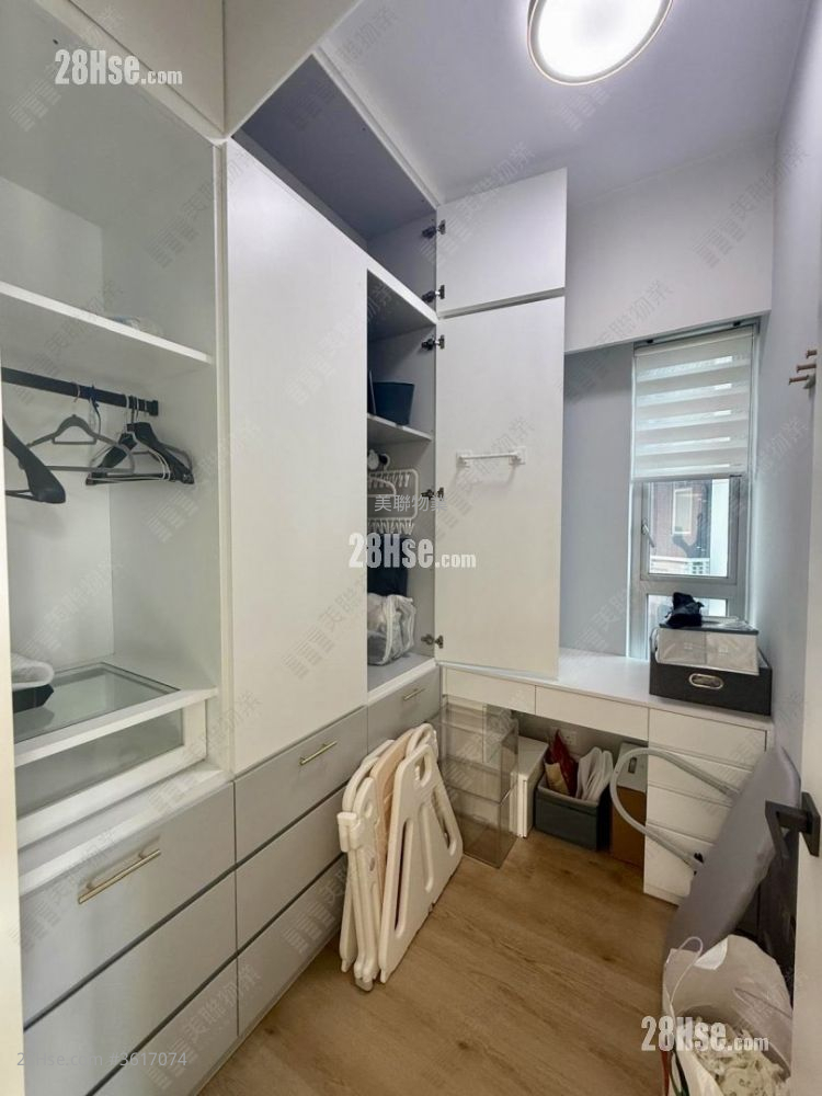 Cullinan West Sell 2 Bedrooms , 1 Bathroom 468 ft² Cullinan West Sell 2 Bedrooms , 1 Bathroom 468 ft²