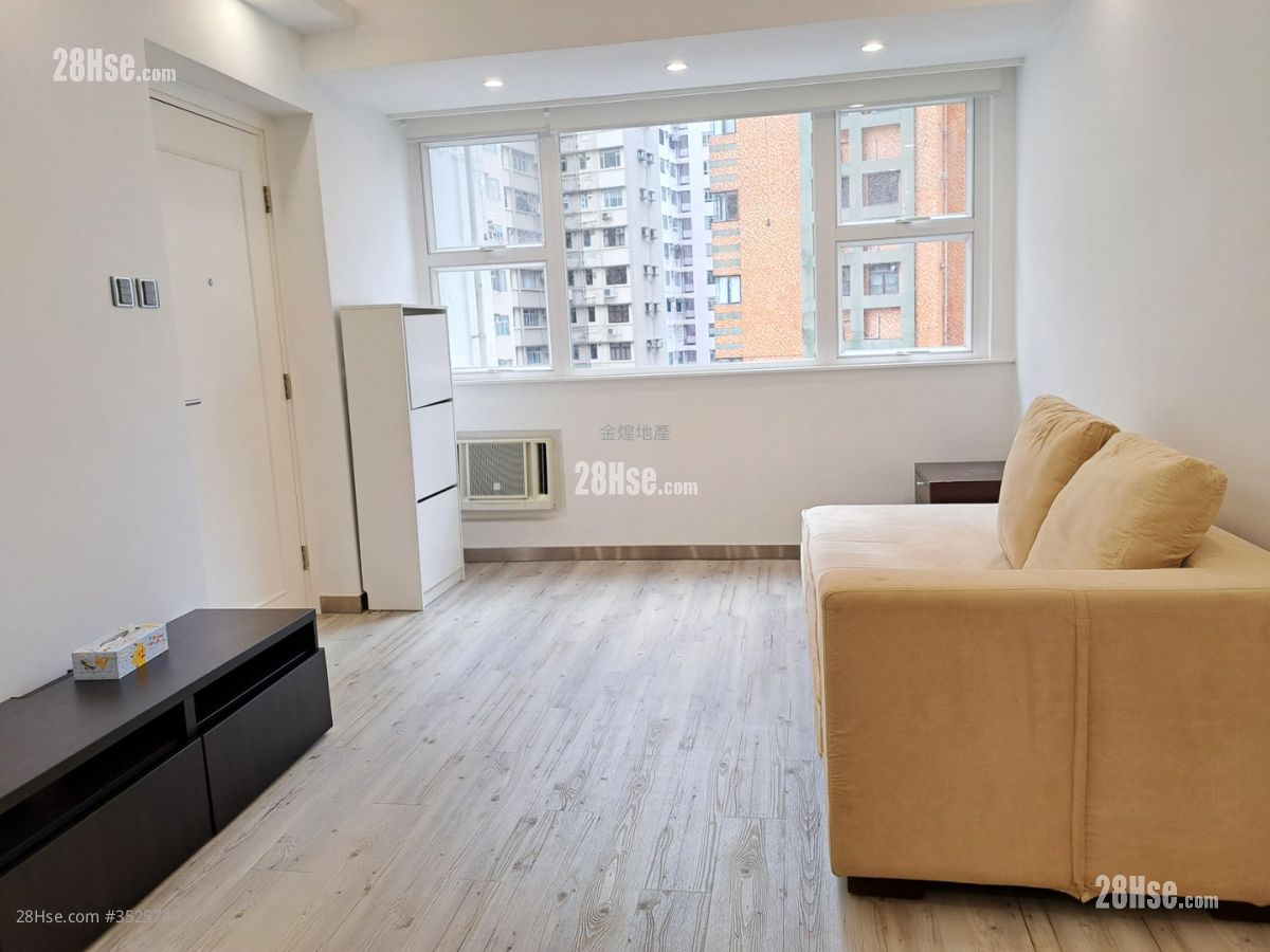 Elegant Court Rental 2 Bedrooms , 1 Bathroom 522 ft²