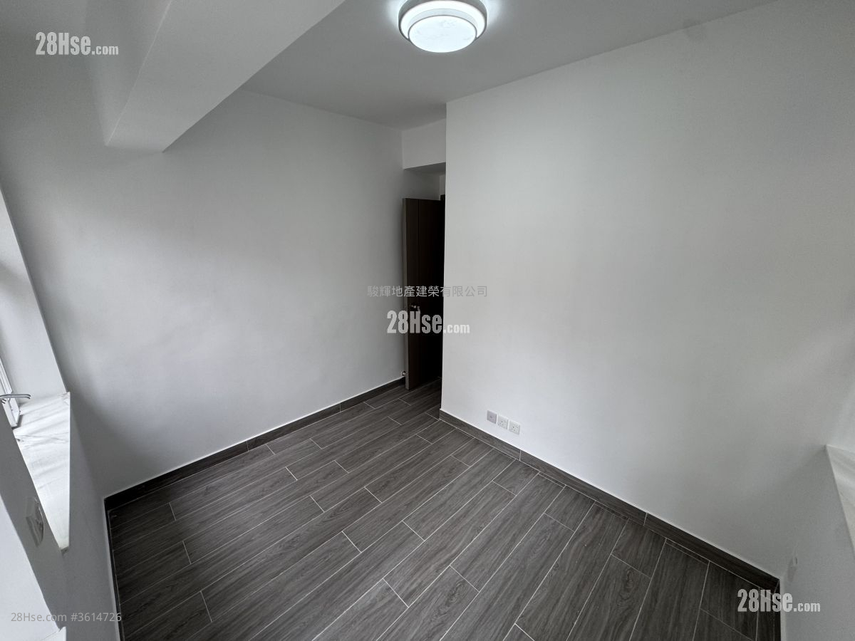 Chung Wo Building Sell 2 Bedrooms , 1 Bathroom 400 ft² Chung Wo Building Sell 2 Bedrooms , 1 Bathroom 400 ft²