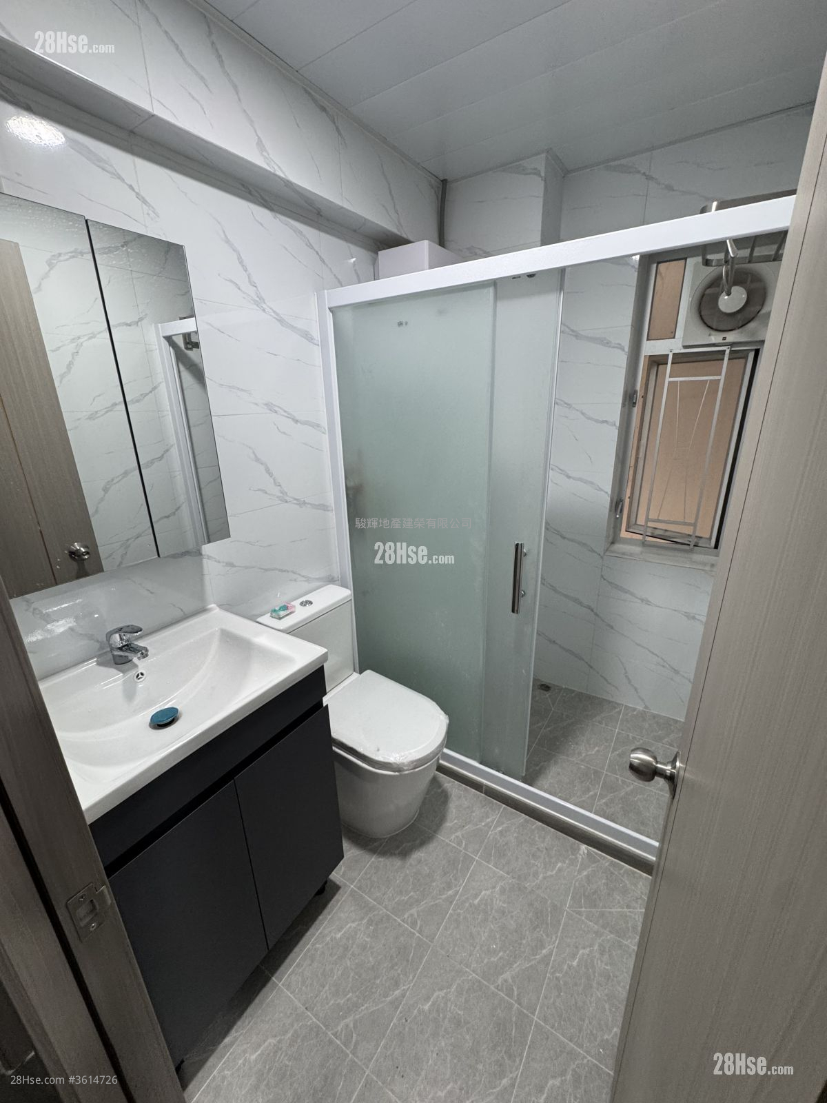 Chung Wo Building Sell 2 Bedrooms , 1 Bathroom 400 ft² Chung Wo Building Sell 2 Bedrooms , 1 Bathroom 400 ft²