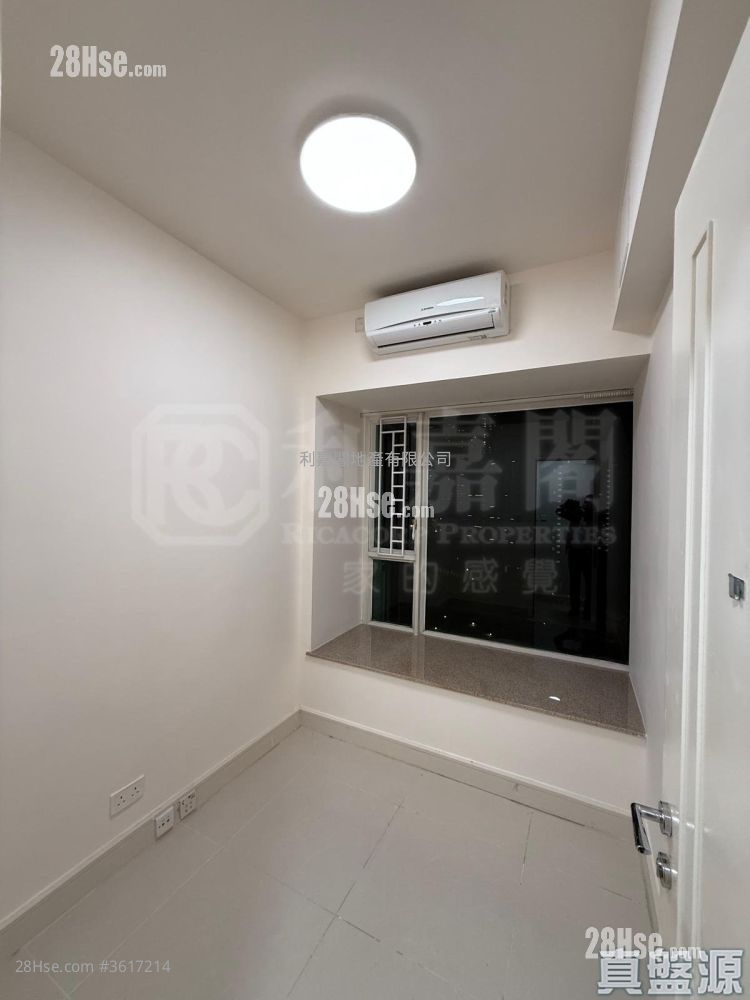 Le Prestige Rental 3 Bedrooms , 2 Bathrooms 728 ft² Le Prestige Rental 3 Bedrooms , 2 Bathrooms 728 ft²