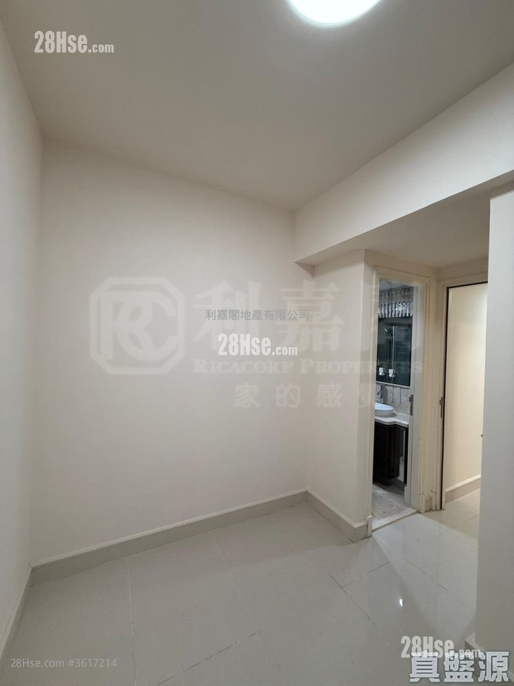 Le Prestige Rental 3 Bedrooms , 2 Bathrooms 728 ft² Le Prestige Rental 3 Bedrooms , 2 Bathrooms 728 ft²