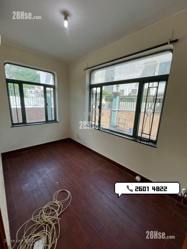 Village Rental 3 Bedrooms , 1 Bathroom 700 ft² Village Rental 3 Bedrooms , 1 Bathroom 700 ft²