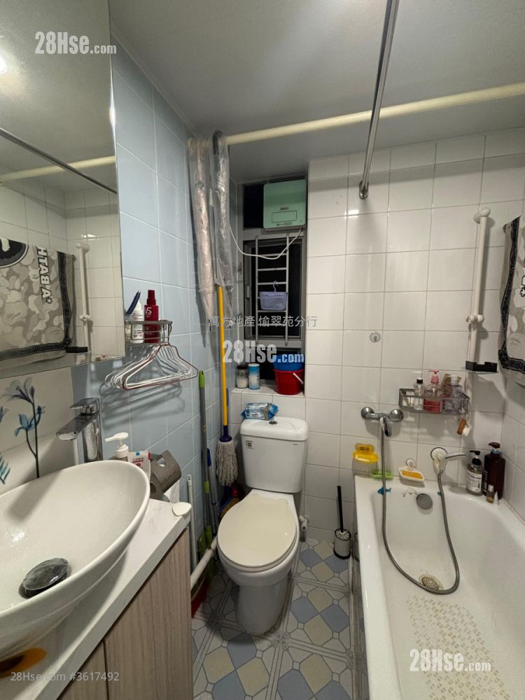 Yuk Wo Court Sell 2 Bedrooms , 1 Bathroom 355 ft² Yuk Wo Court Sell 2 Bedrooms , 1 Bathroom 355 ft²