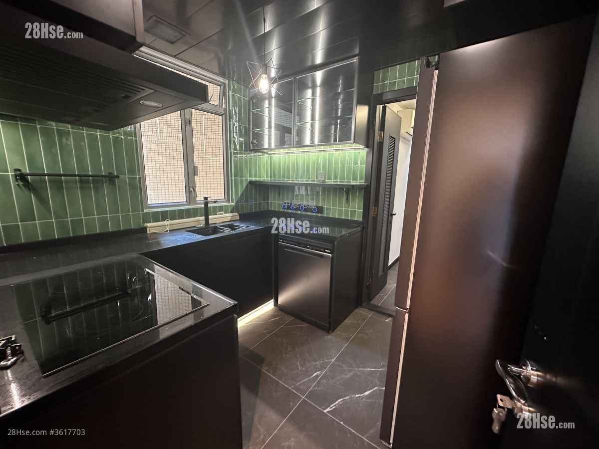 kitchen: Parc Palais Rental 3 Bedrooms , 2 Bathrooms 959 ft² kitchen: Parc Palais Rental 3 Bedrooms , 2 Bathrooms 959 ft²