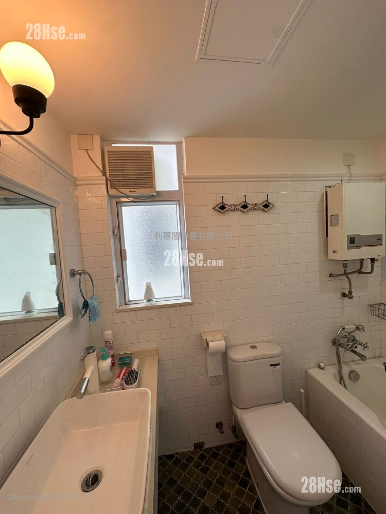 Hong Kong Garden Sell 3 Bedrooms 792 ft² Hong Kong Garden Sell 3 Bedrooms 792 ft²