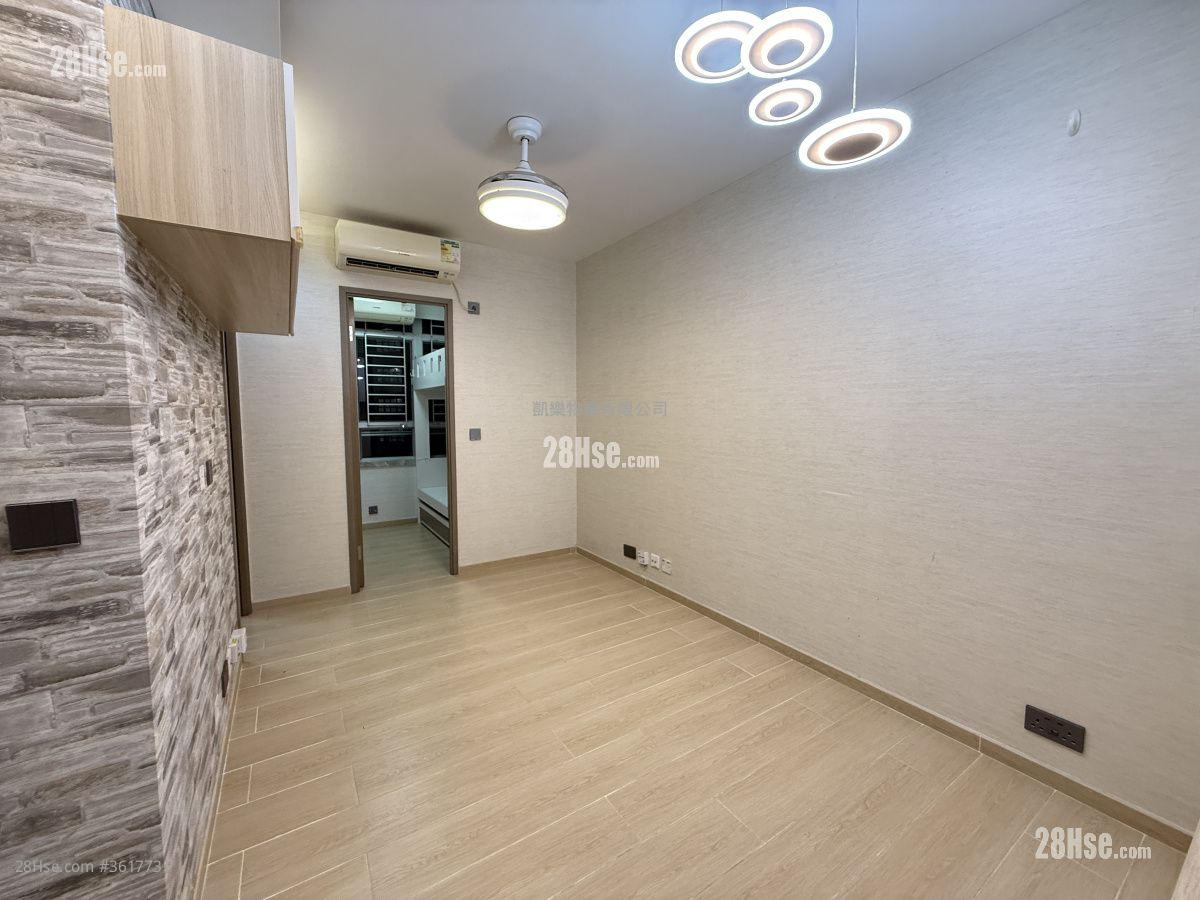 Choi Hing Court Sell 2 Bedrooms , 1 Bathroom 378 ft² Choi Hing Court Sell 2 Bedrooms , 1 Bathroom 378 ft²