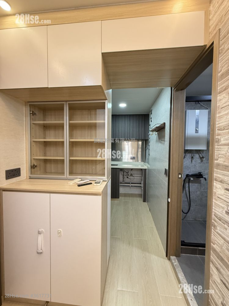 Choi Hing Court Sell 2 Bedrooms , 1 Bathroom 378 ft² Choi Hing Court Sell 2 Bedrooms , 1 Bathroom 378 ft²