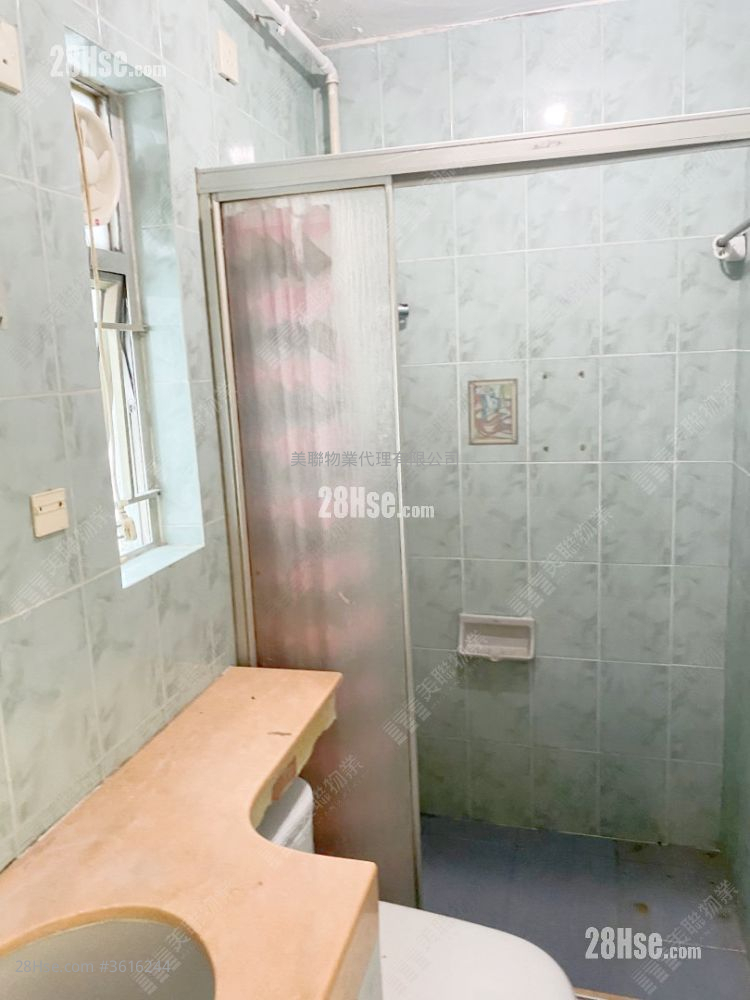 King Shing Court Sell 2 Bedrooms , 1 Bathroom 546 ft² King Shing Court Sell 2 Bedrooms , 1 Bathroom 546 ft²