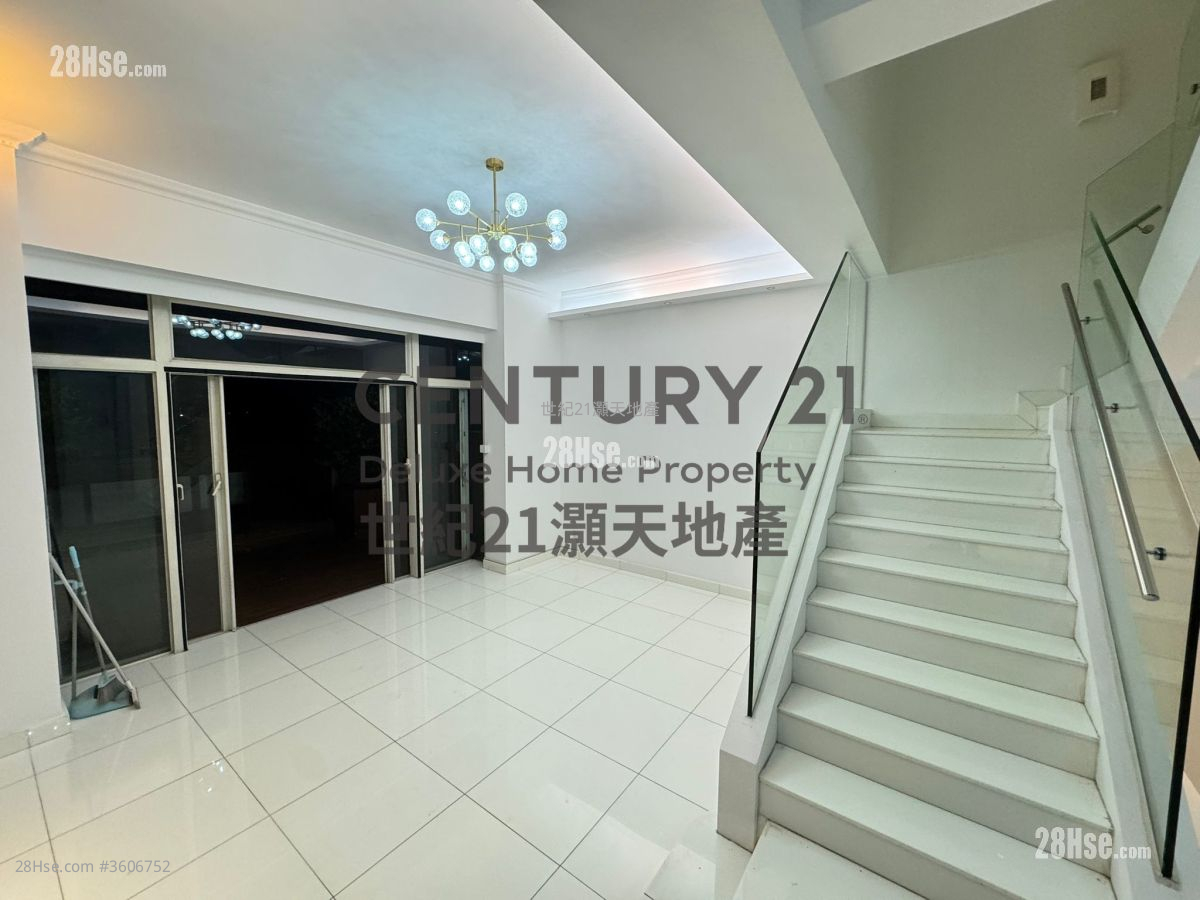 The Beverly Hills Rental 4 Bedrooms , 2 Bathrooms 1,606 ft² The Beverly Hills Rental 4 Bedrooms , 2 Bathrooms 1,606 ft²