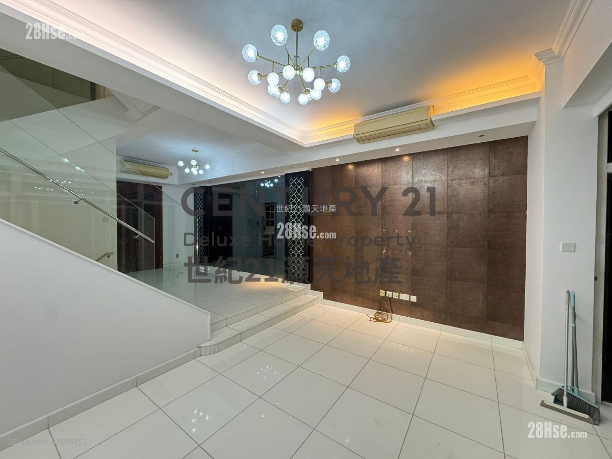 The Beverly Hills Rental 4 Bedrooms , 2 Bathrooms 1,606 ft² The Beverly Hills Rental 4 Bedrooms , 2 Bathrooms 1,606 ft²