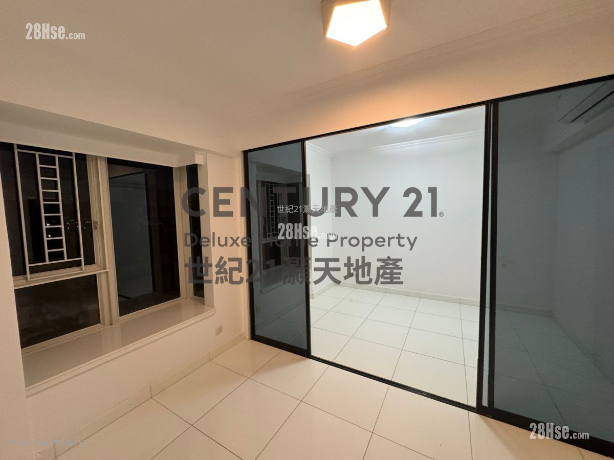 The Beverly Hills Rental 4 Bedrooms , 2 Bathrooms 1,606 ft² The Beverly Hills Rental 4 Bedrooms , 2 Bathrooms 1,606 ft²