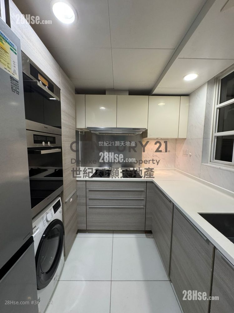 The Beverly Hills Rental 4 Bedrooms , 2 Bathrooms 1,606 ft² The Beverly Hills Rental 4 Bedrooms , 2 Bathrooms 1,606 ft²
