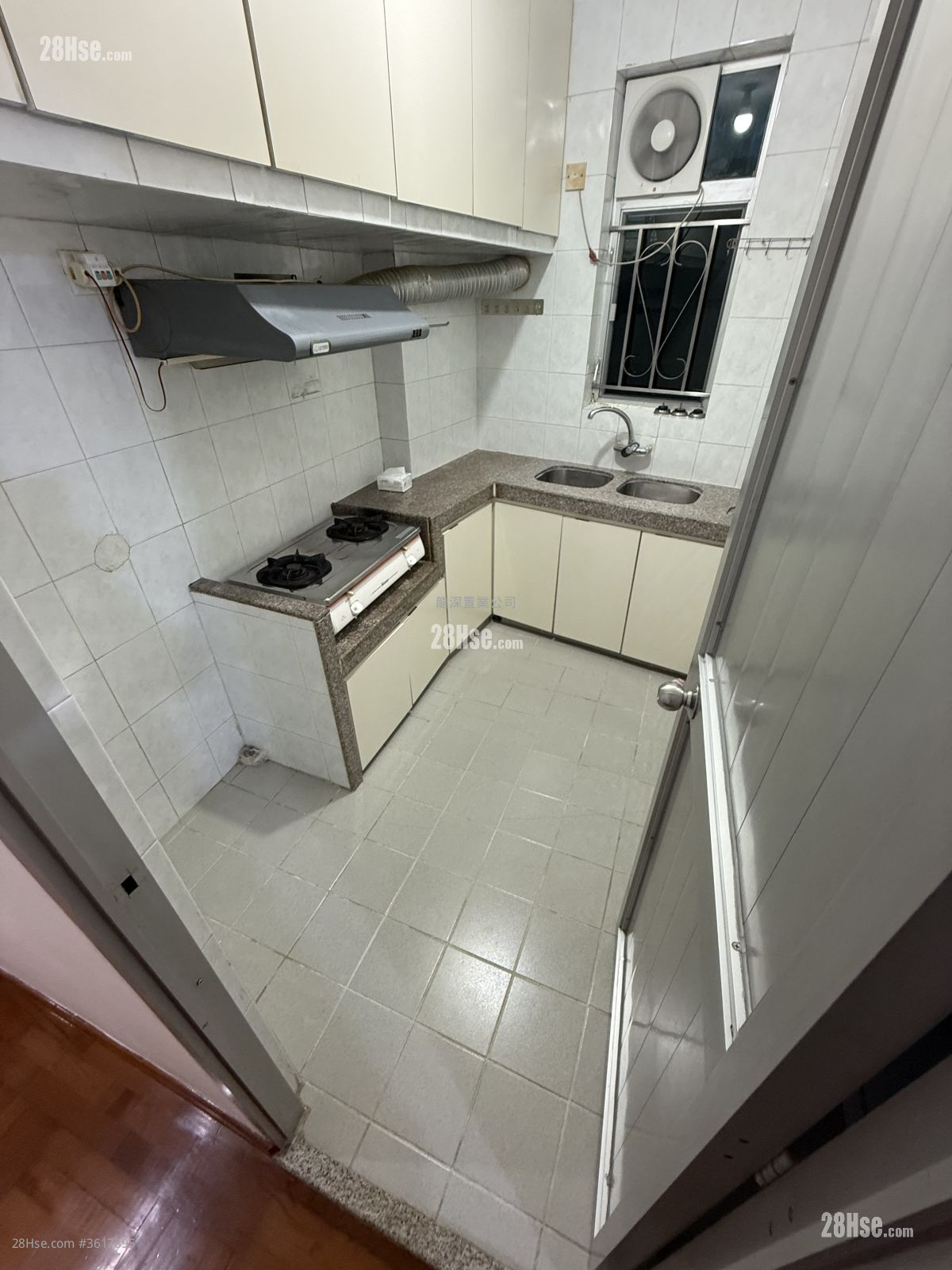 Village Rental 3 Bedrooms 700 ft² Village Rental 3 Bedrooms 700 ft²
