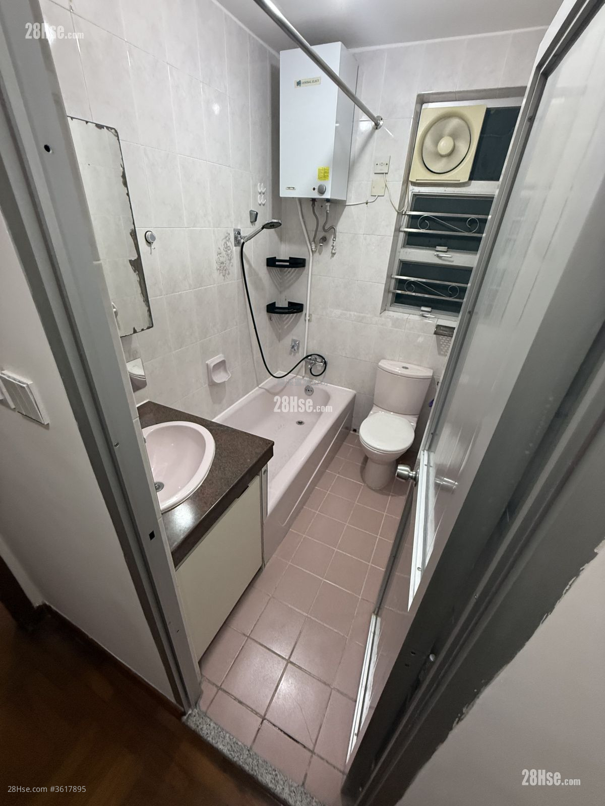 Village Rental 3 Bedrooms 700 ft² Village Rental 3 Bedrooms 700 ft²