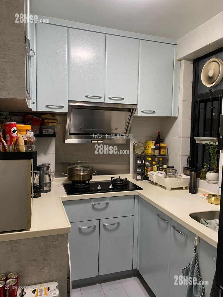 Radiant Towers Sell 601 ft²