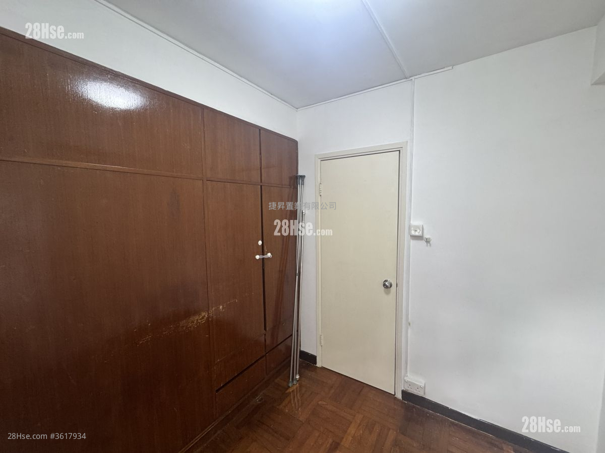 Loong King Mansion Sell 2 Bedrooms , 1 Bathroom 312 ft² Loong King Mansion Sell 2 Bedrooms , 1 Bathroom 312 ft²